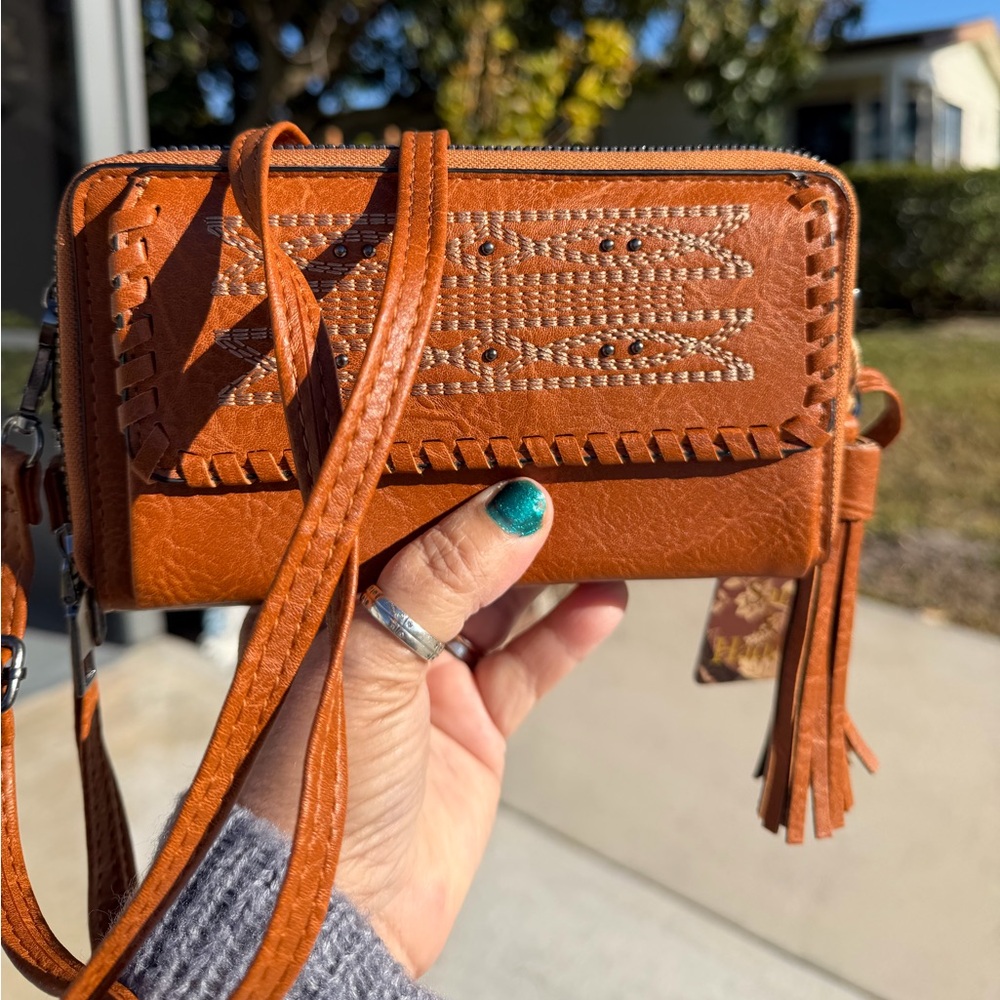 SAM & HADLEY Elegant Brown Vegan Leather Clutch/Crossbody Bag with Tassel - Picture 6 of 15
